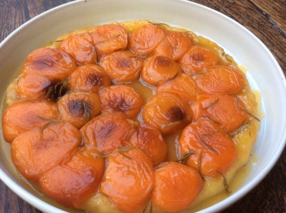 Tatin d'abricots au romarin